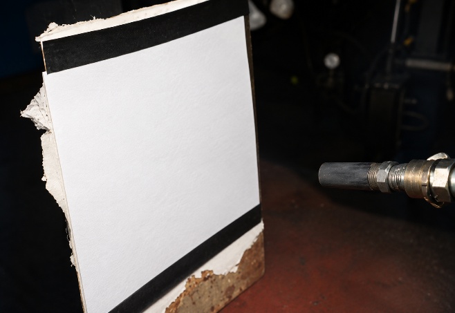 Detection of oil and moisture in compressed air according to ASTM D4285