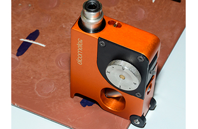 Destructive coating thickness measurement by incision according to ISO 2808
